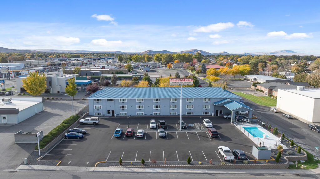 Aerial view of the front exterior at Kennewick Inn & Suites Tri Cities.